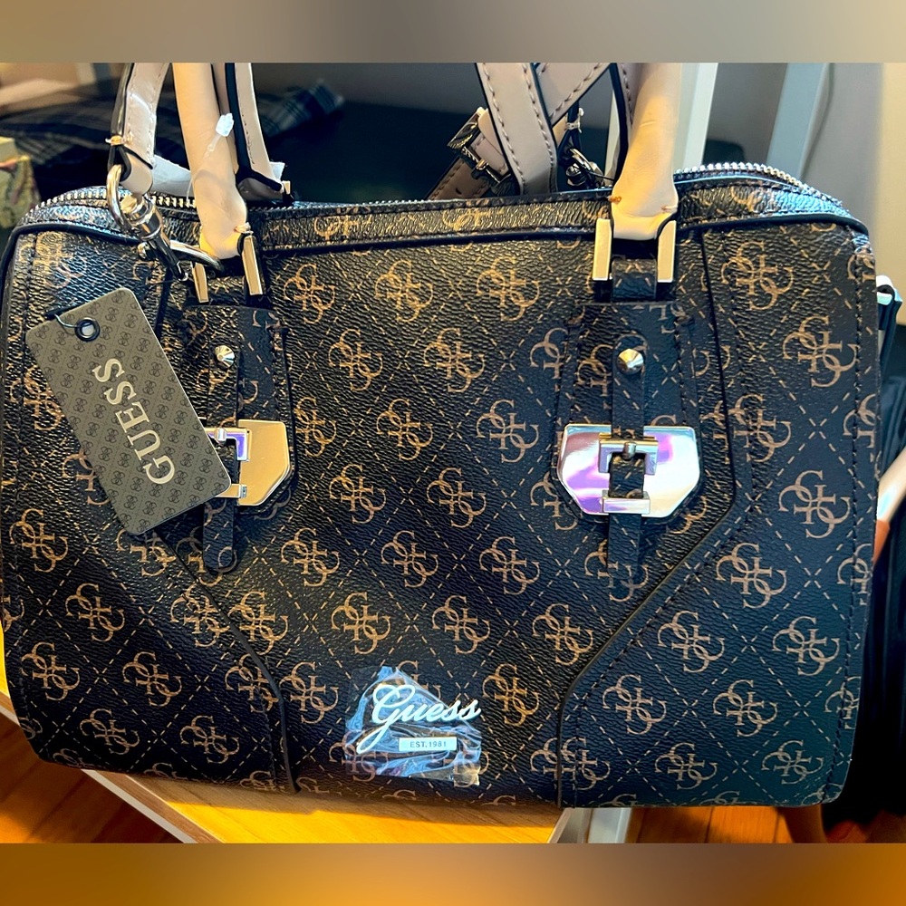 Guess Pocketbook